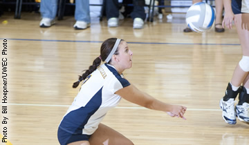 Volleyball Plays Warhawks Close but Falls in the End