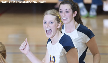 Blugold Volleyball Tops Superior 3-0