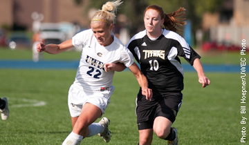 Soccer Rolls Over Stout to Sixth Straight Victory
