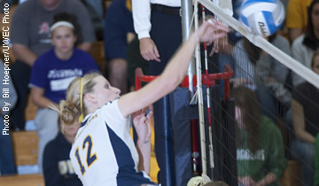 Volleyball Drops Two Matches to Ranked Opponents