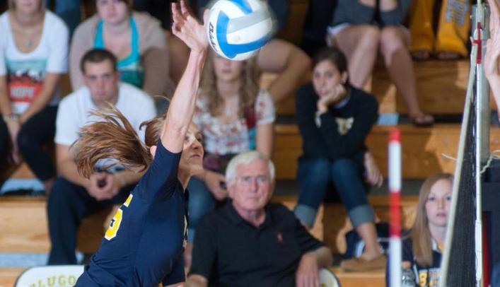 Volleyball Splits Matches for Seventh at Augsburg Invite