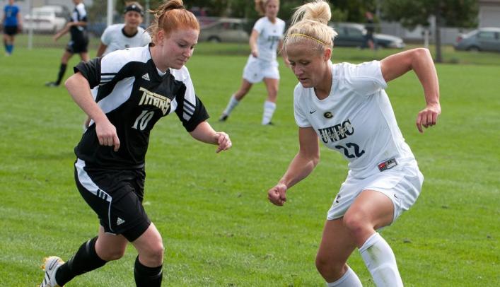 Soccer Rolls to Fifth-Straight Victory