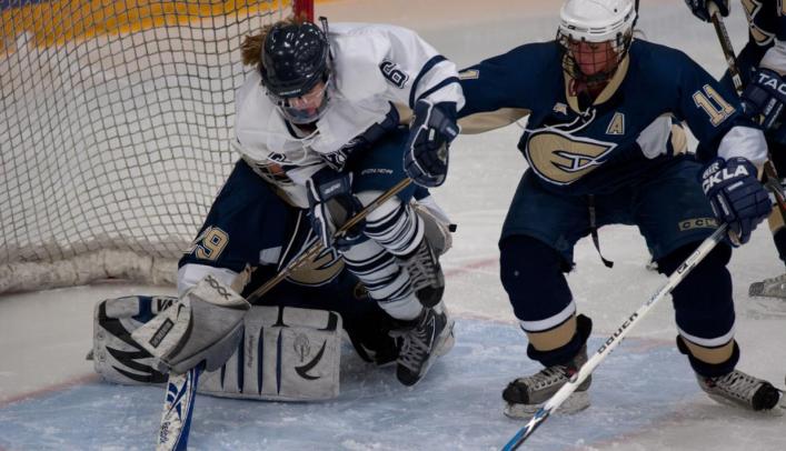 Women's Hockey Narrowly Defeated by Lake Forest