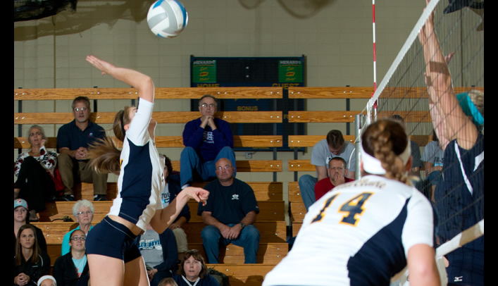 Volleyball Wins Two on Day One of St. Norbert Tournament