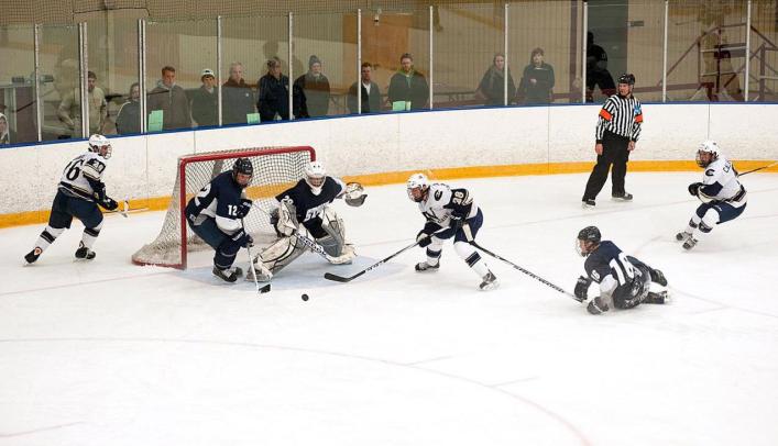 Men's Hockey Remains Perfect with Win Over Bethel