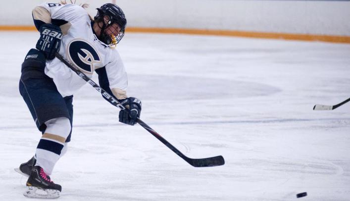 Saint Mary's Ends Blugold Women's Hockey Unbeaten Streak