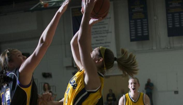 Titans Run Away with Win over Blugold Women's Basketball