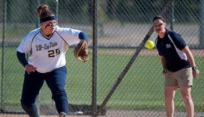 Softball on Spring Break - Blugolds Picks up a Pair of Wins on Day One