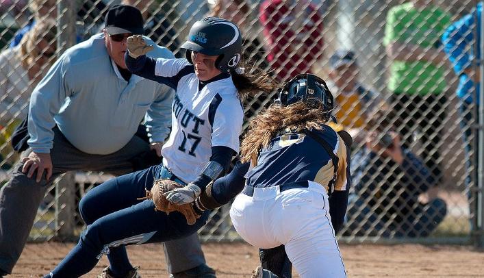 Softball Drops Two in Final Day at Illinois Wesleyan Tournament