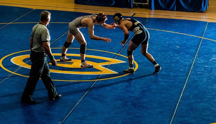 Blugold Wrestlers Fall to Nationally-Ranked Eagles