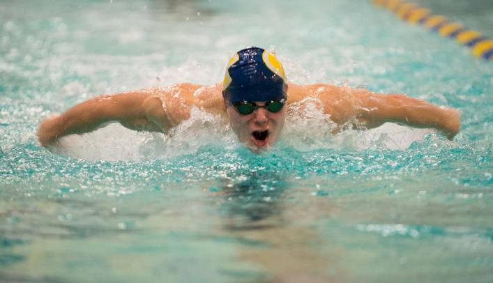 Men's Swimming & Diving Competes at Rochester Invite