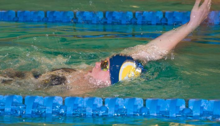 Women's Swimming & Diving Competes at Rochester Invite