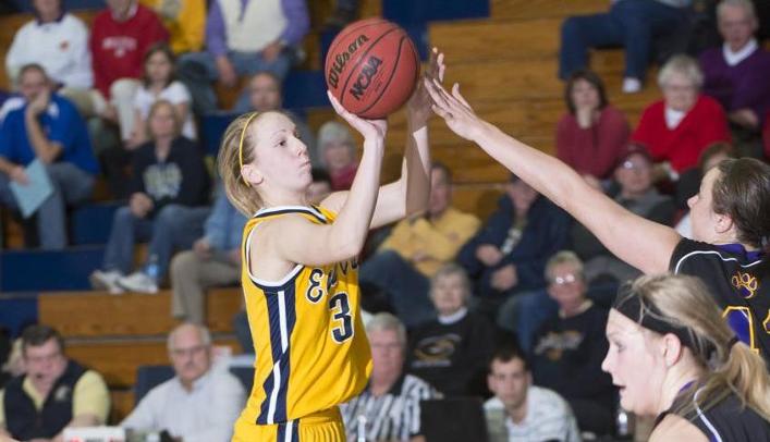 Women's Basketball Gets First WIAC Win by Beating Stout