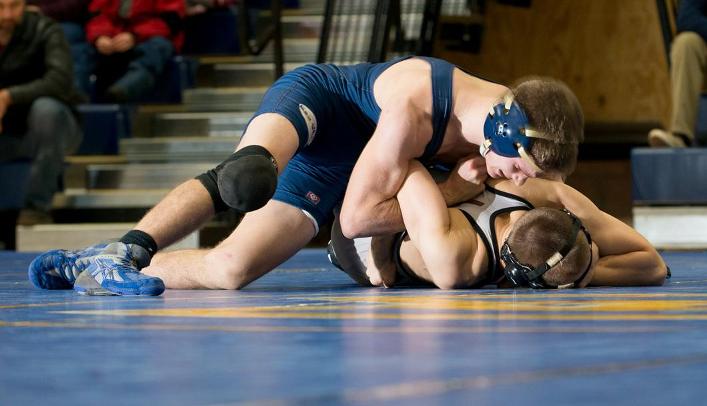 Wrestling Falls in Conference Dual against Pointers