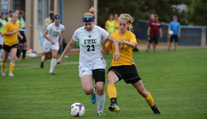 Blugolds' Offense Erupts for Nine Goals in Victory Over Yellowjackets