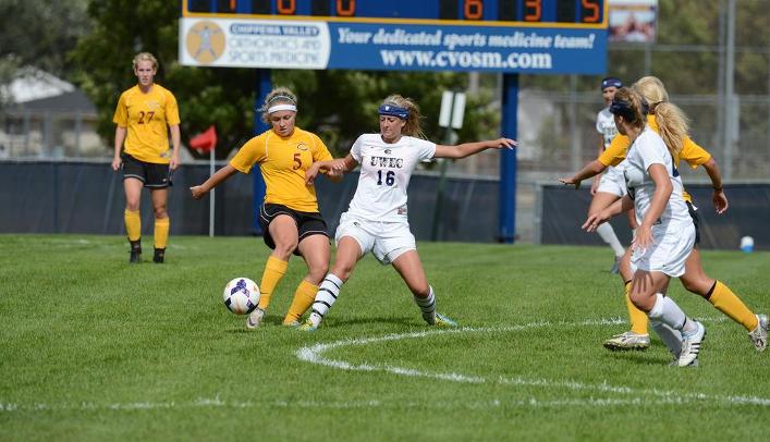 Blugolds Drop Nonconference Matchup with Tommies