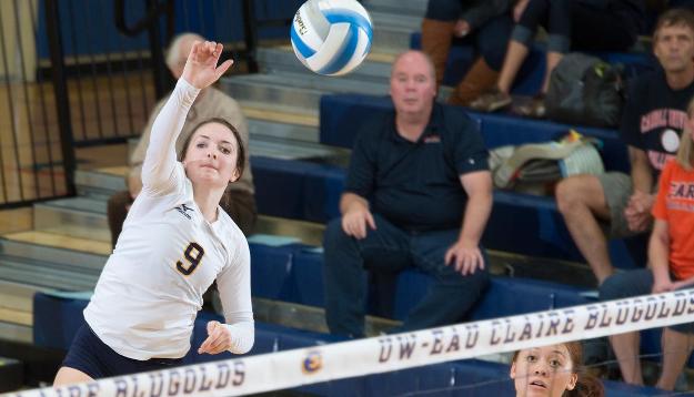 Volleyball Wins Two to Open Fall Classic