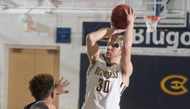 Men's Basketball edged by Pointers