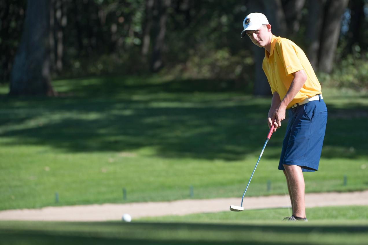 Men's Golf in first place after Round 1 of Saint John's Invite