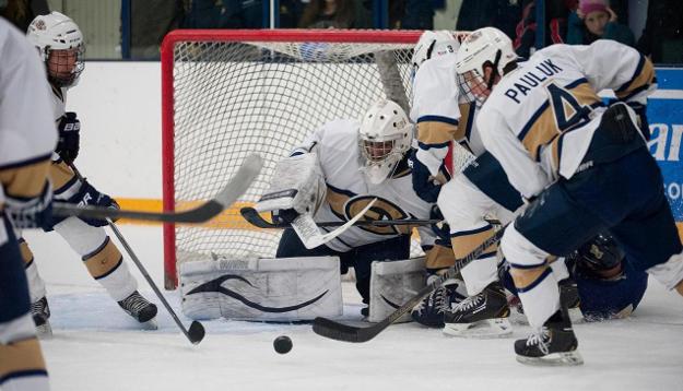 Men’s Hockey Takes Defending Champion Down to the Wire