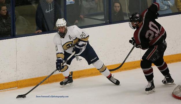 No. 11 Men’s Hockey Takes Down Pipers 4-2