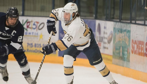 No. 4 Men's Hockey defeats Curry in final game of Pathfinder Tournament