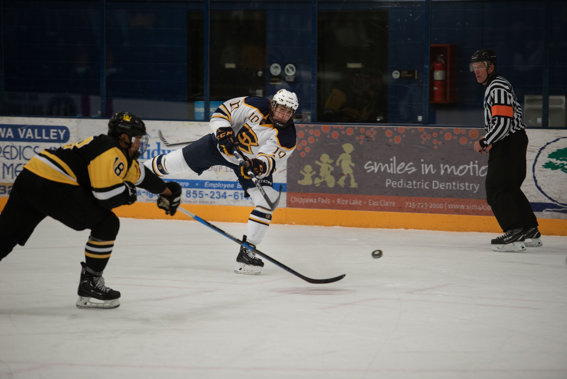 Blugolds Fall to Royals in Overtime