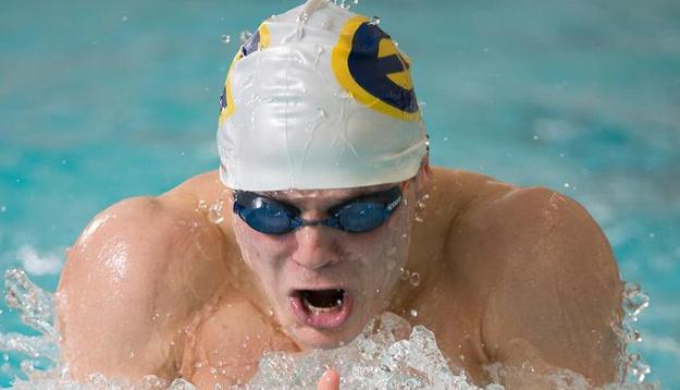 Men’s Swimming and Diving Place 4th at Rochester Invitational