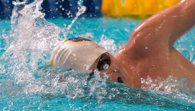 Men's Swim & Dive falls to Warhawks