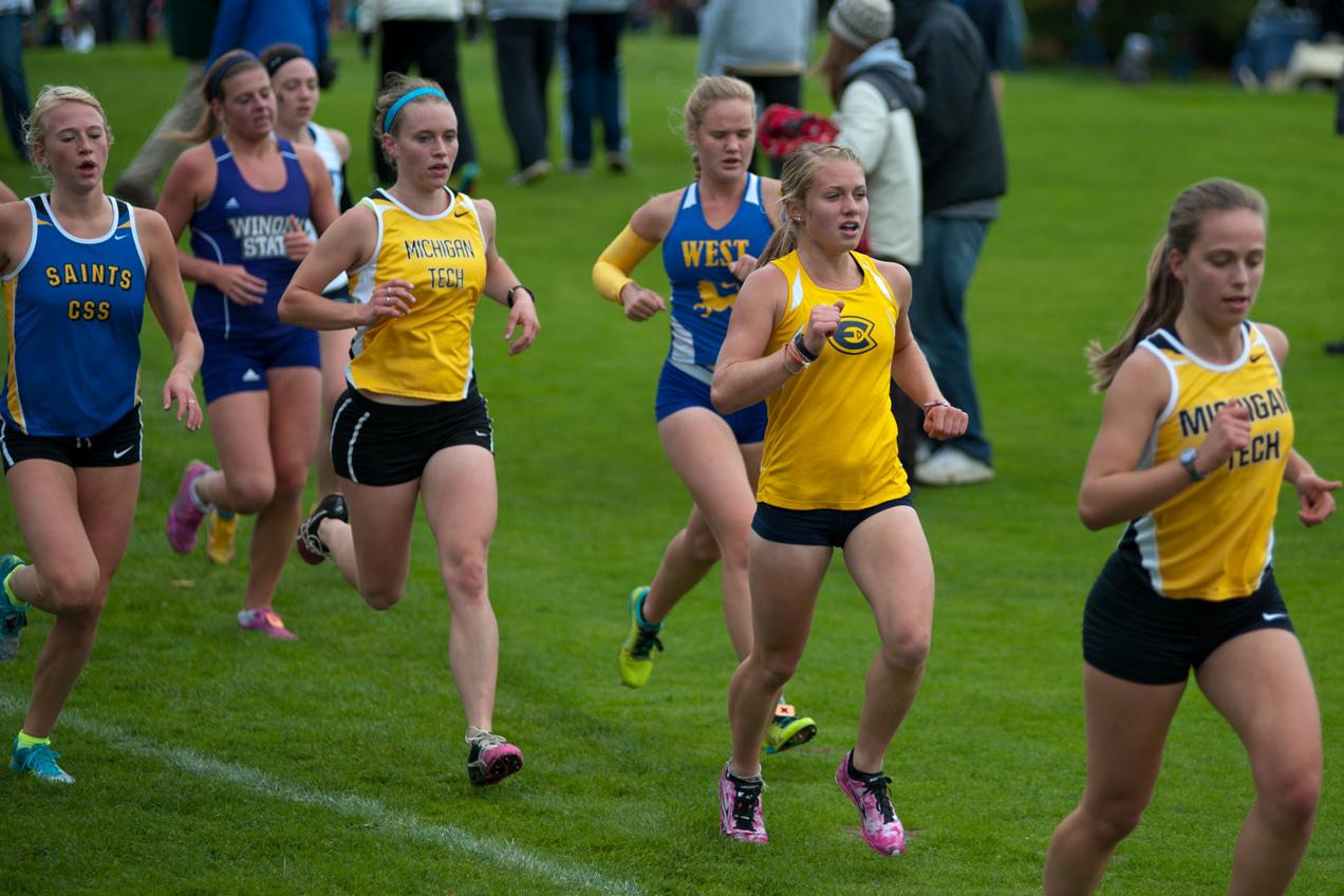 Blugold Women’s Cross Country Takes 5th at Regionals