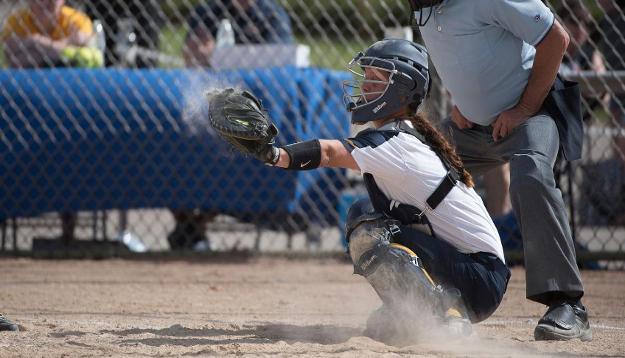 Softball advances to WIAC title game with wins over Titans and Eagles