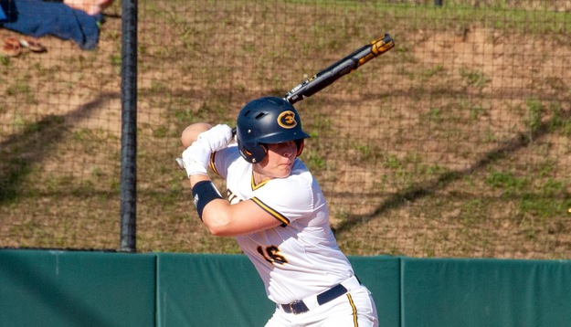 Blugolds blast four homeruns in sweep of Green Knights