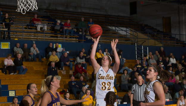 Blugolds fall to Eagles in WIAC First Round