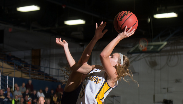 Blugolds dominate Pacific Lutheran