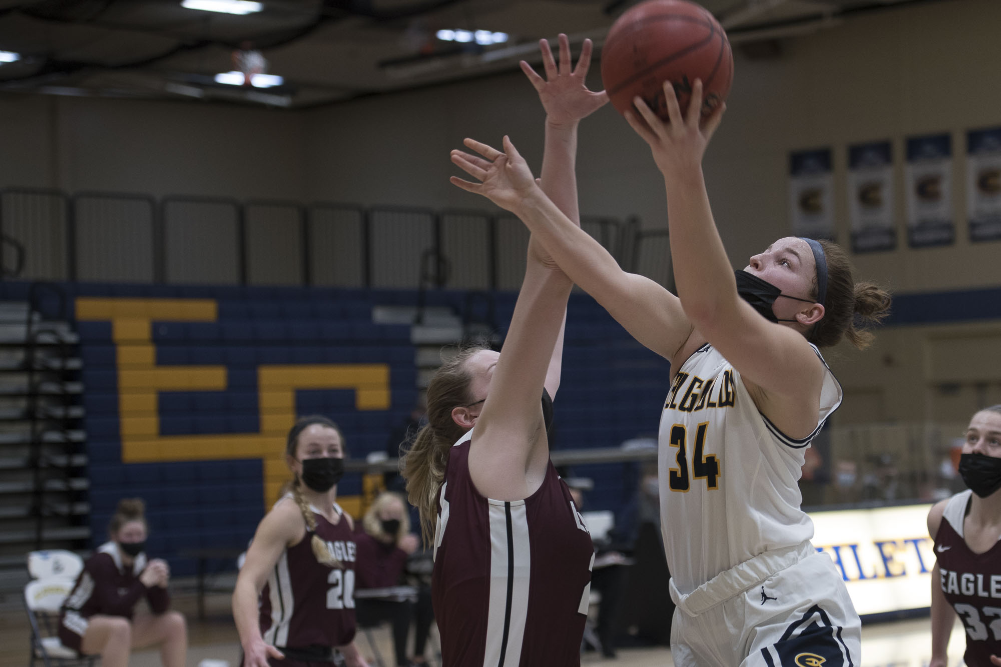 Essen leads Blugolds in 64-62 win over Titans