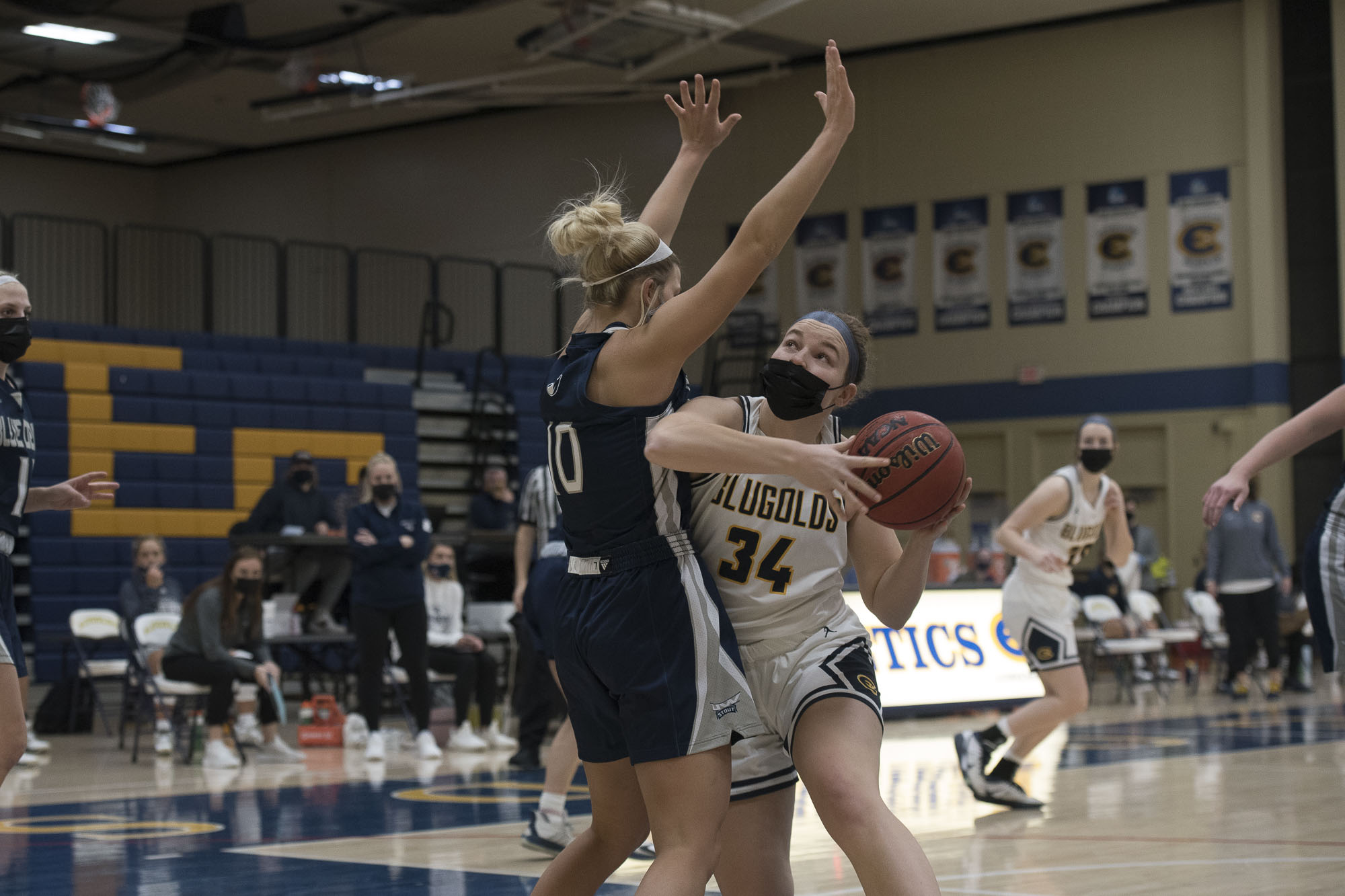 Women's Basketball downs Stout, improves to 3-0