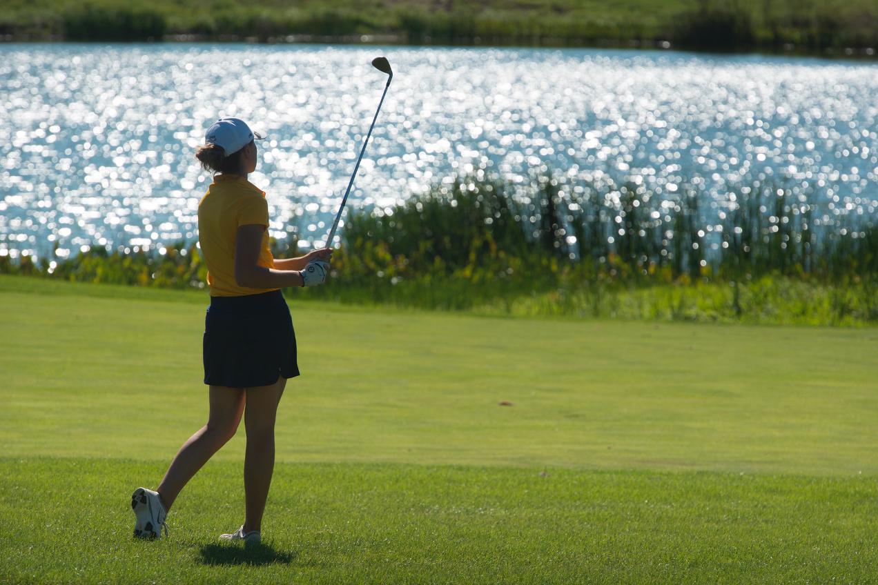 Blugolds in 2nd After Round 1 of WIAC Championships