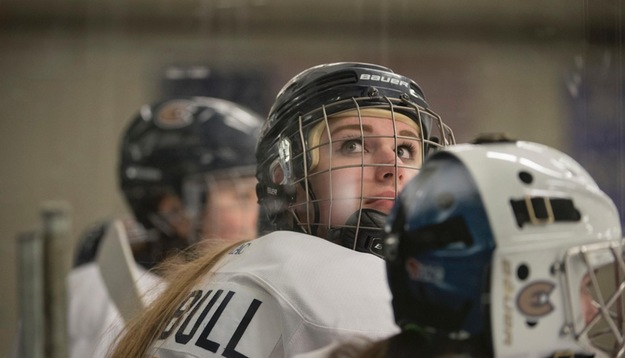 Women's Hockey falls to Pointers, 2-1