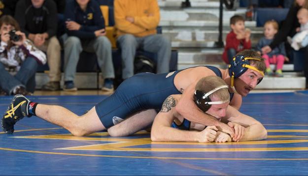 Wrestlers Fall to No. 4 Eagles