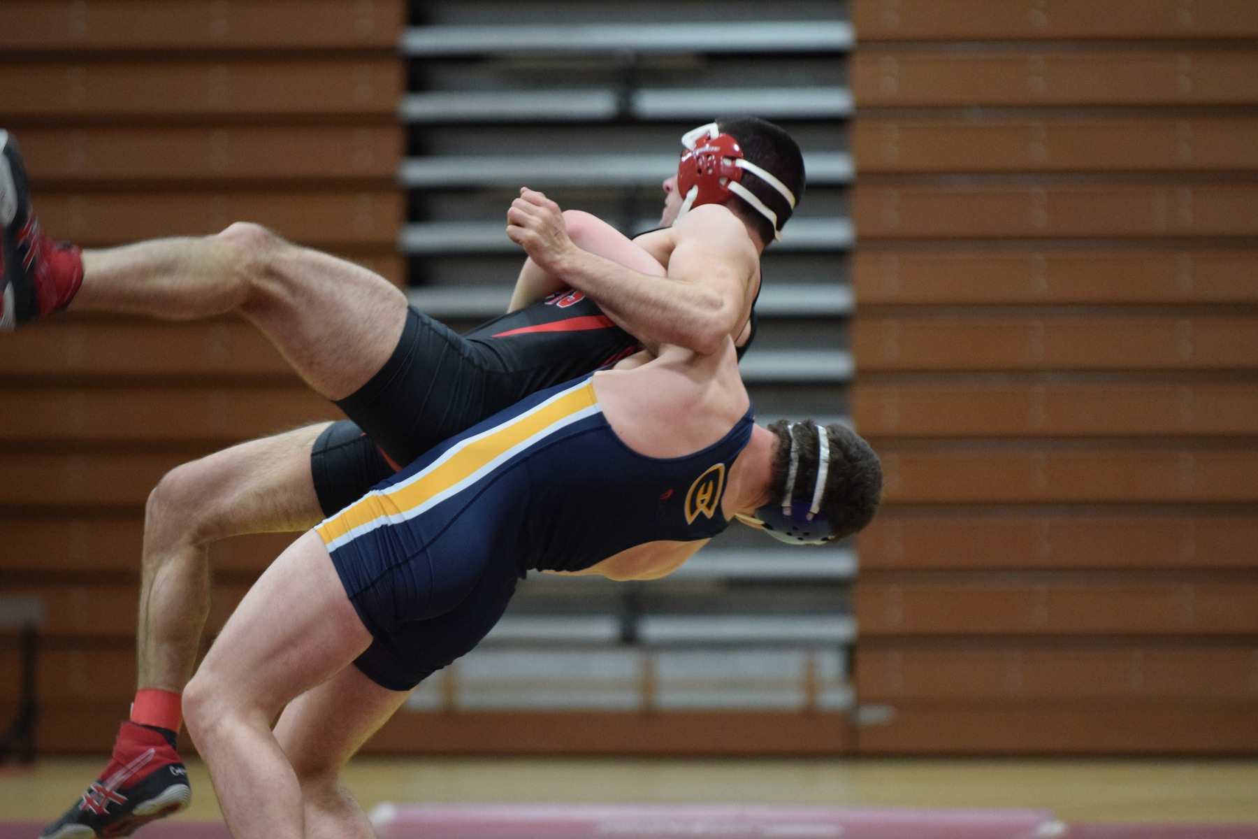 Freshmen wrestlers succeed at Luther College Open
