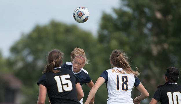 Soccer comes up short against No. 18 Wartburg College