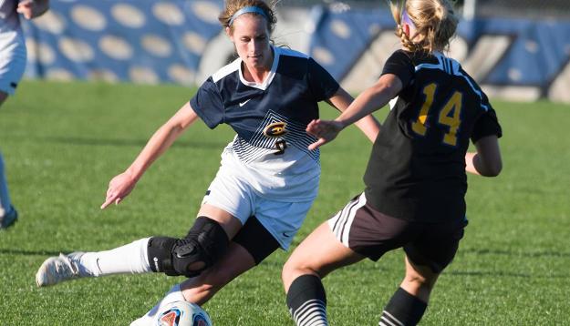 Soccer wins Battle of the Blues, earns third seed in WIAC tourney