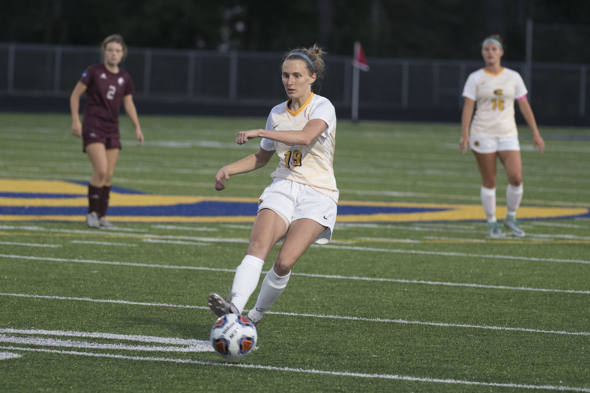 Blugolds Extend Win Streak to 4 with Road Victory