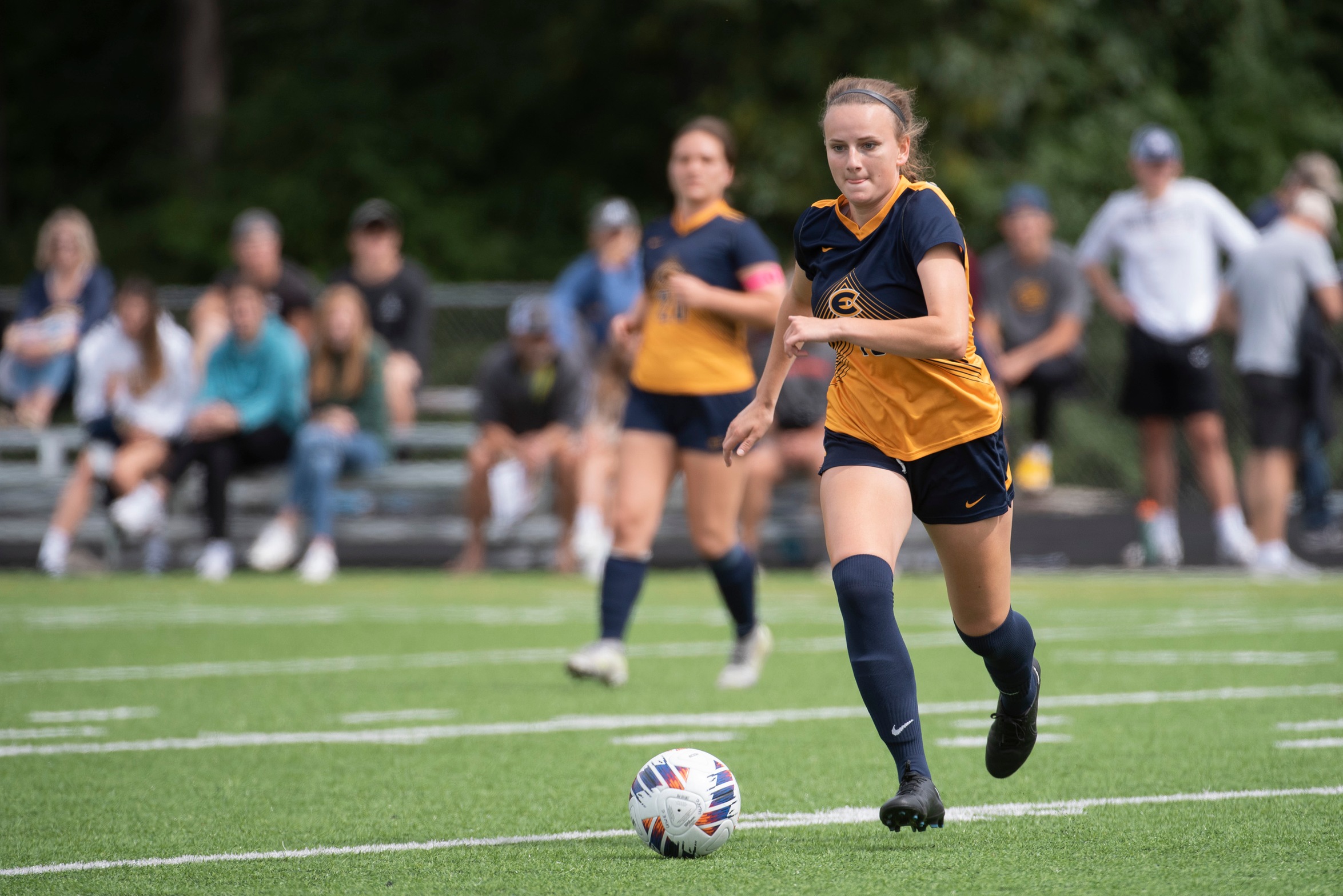 Second Half Rally Pushes Blugolds Past Pointers