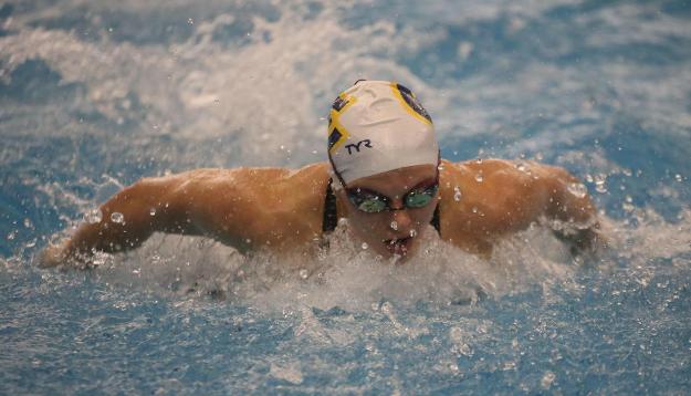 Women's 200-yard free relay team earns All-American honors, Blugolds in eighth place