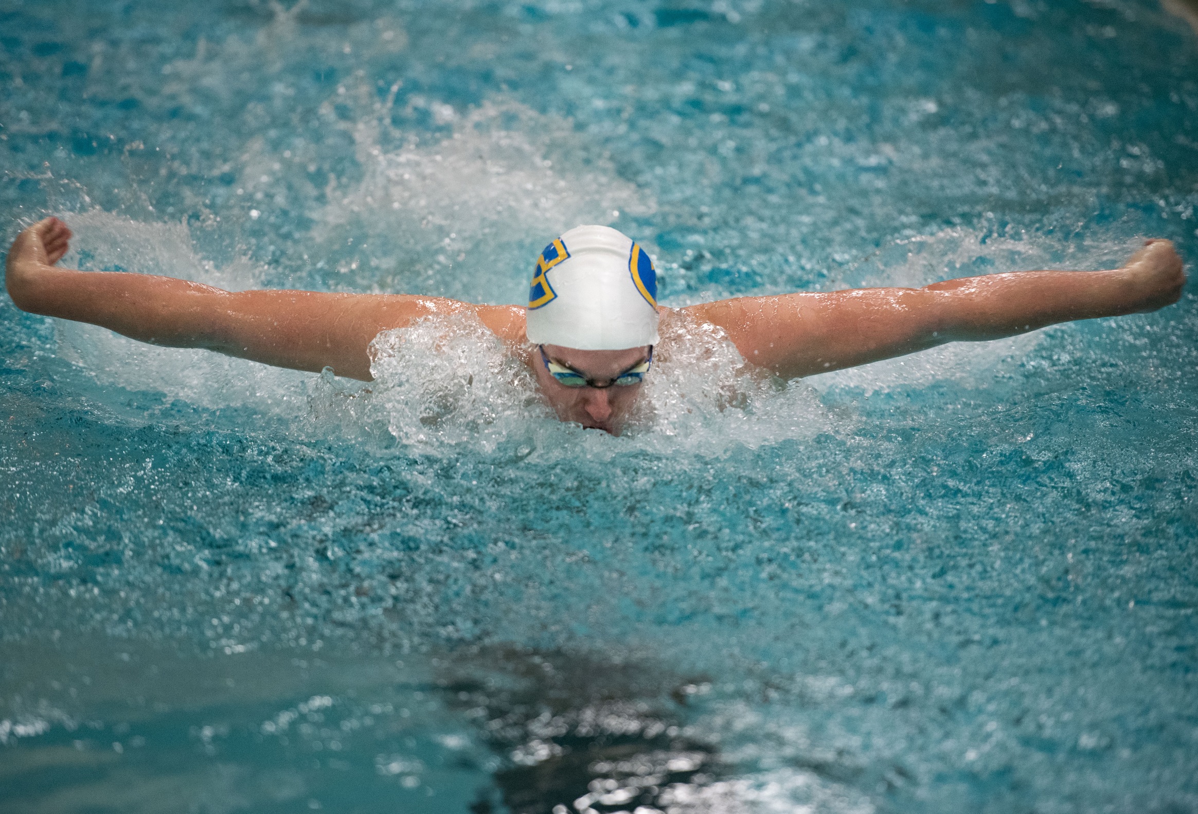 Blugolds Fly Past Warhawks in Conference Dual
