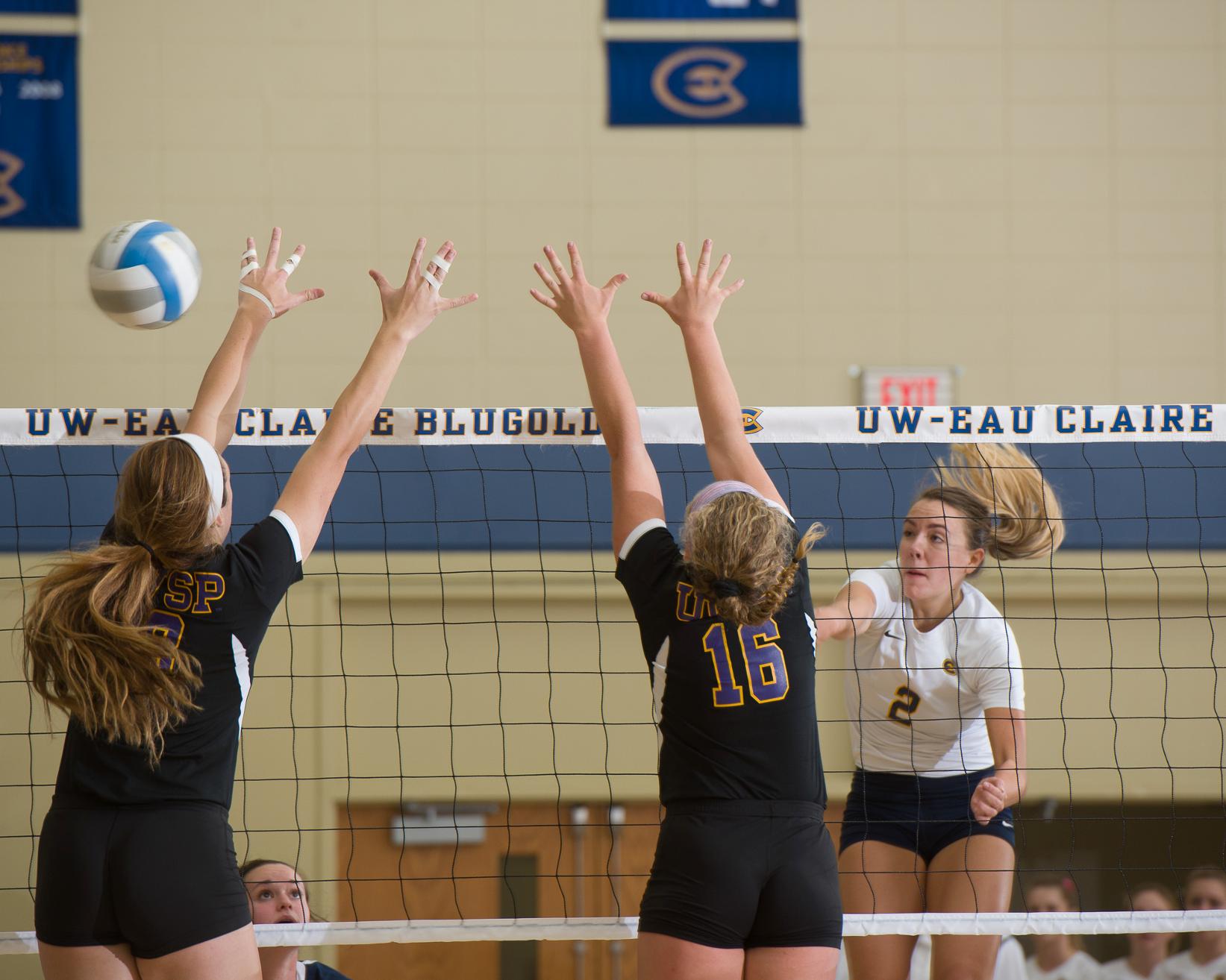 Blugold Volleyball Loses in WIAC Quarterfinal Nail-Biter