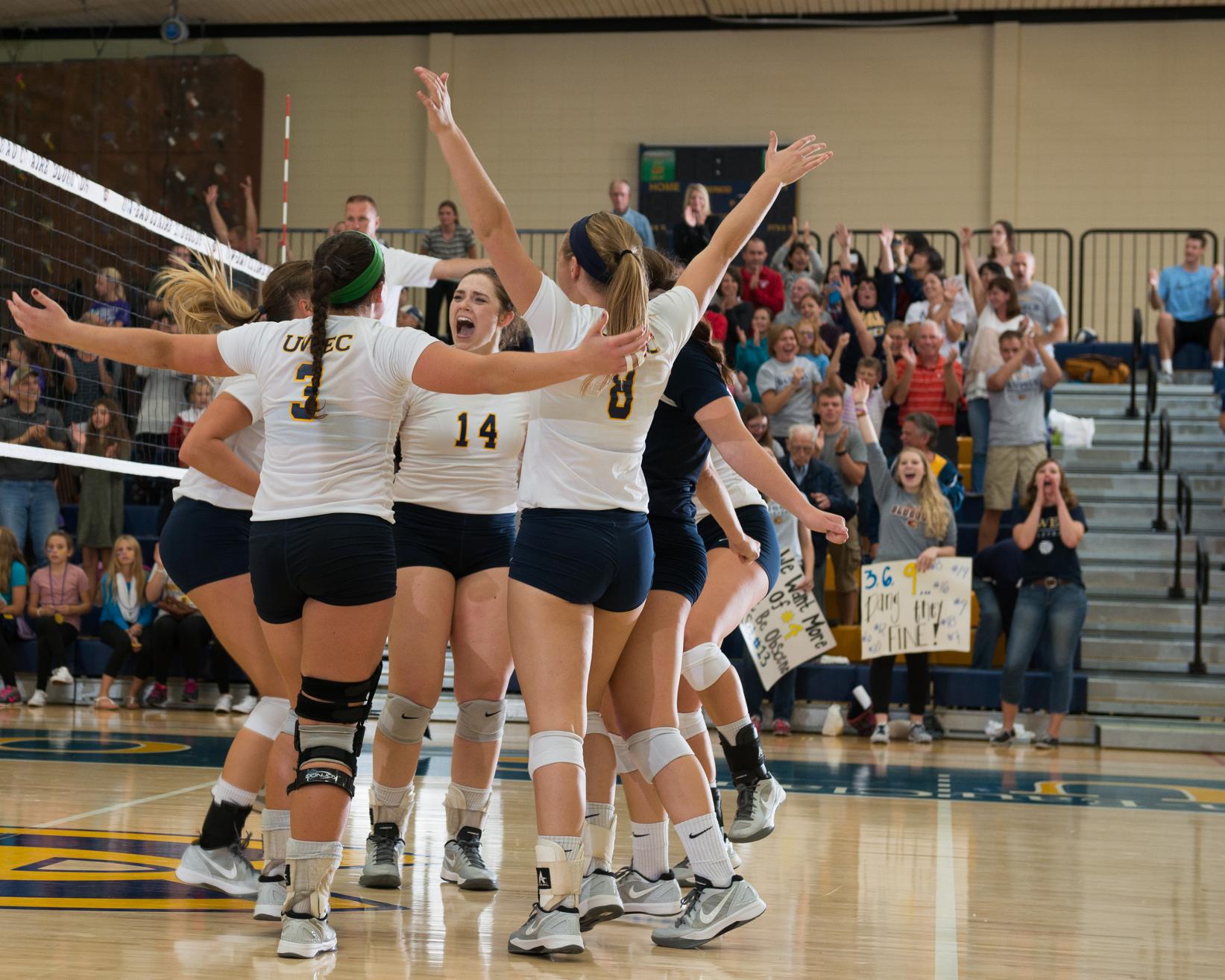 Blugolds Win Streak Continues at Crossover Tournament