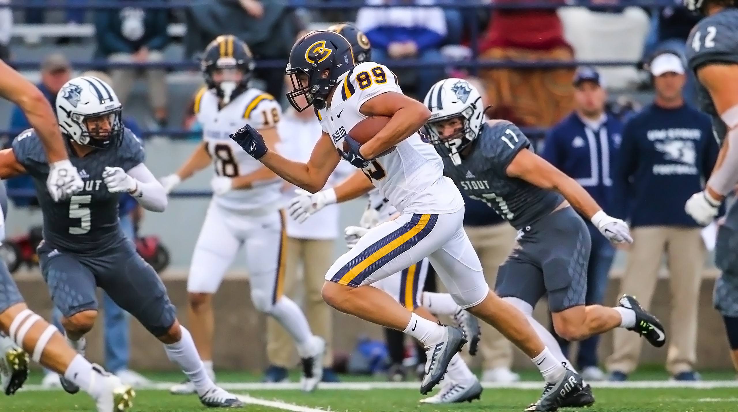 Blugolds Drop First WIAC Matchup on the Road