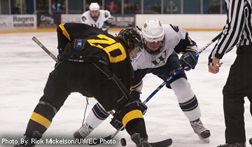 Men's Hockey Routed by Pointers